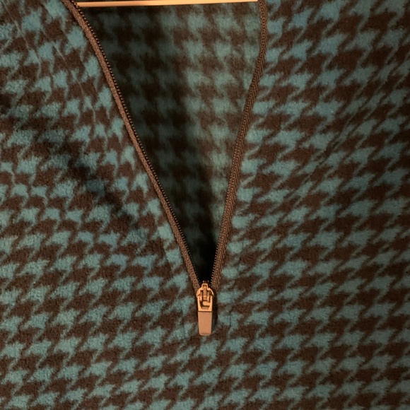 Lands end houndstooth quarter zip fleece. Never worn - Picture 4 of 6